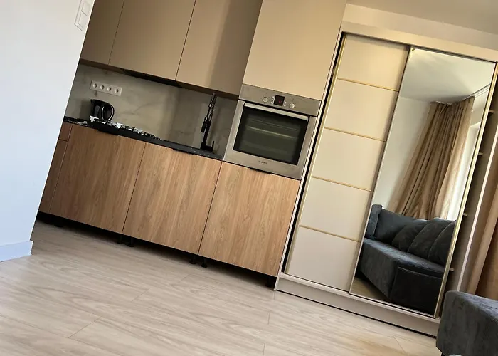 Studio Apartment&Airport- Free Wifi - Netflix - Close By Chopin Airport